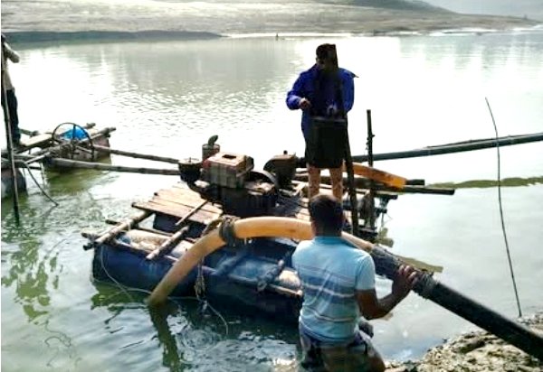 টাঙ্গাইলের ঘাটাইলে অবৈধ ড্রেজার নষ্ট করলেন এসিল্যান্ড