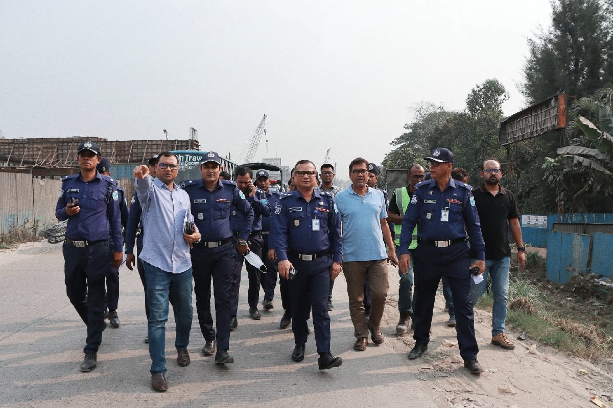 ঈদযাত্রা নিরাপদ করতে মাঠে টাঙ্গাইল পুলিশ, মহাসড়ক ঘুরে দেখলেন পুলিশ সুপার