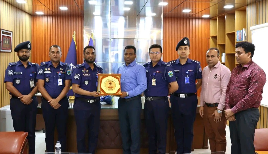 অতিরিক্ত পুলিশ সুপার (ডিএসবি), সিরাজগঞ্জ-এঁর বদলীজনিত বিদায় সংবর্ধনা অনুষ্ঠিত