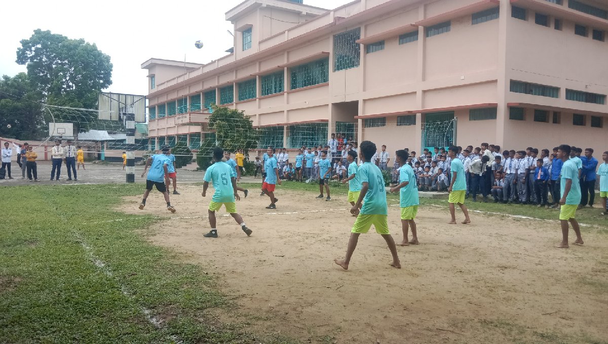 নেত্রকোণায় জেলা ক্রীড়া অফিসের আয়োজনে প্রাণবন্ত ভলিবল প্রতিযোগিতা অনুষ্ঠিত
