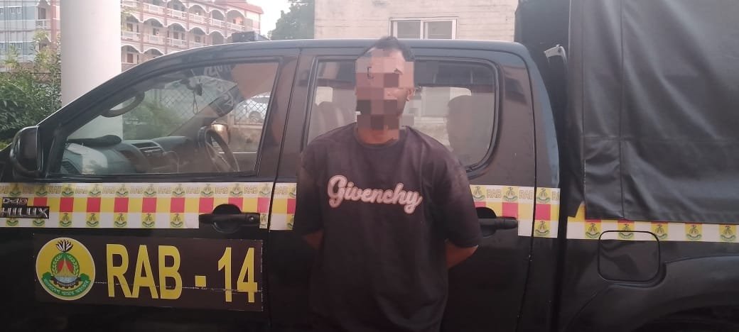 র‌্যাব-১৪ টাঙ্গাইল ক্যাম্পের অভিযানে ধনবাড়ি থানার দস্যুতা মামলার প্রধান আসামি গ্রেফতার