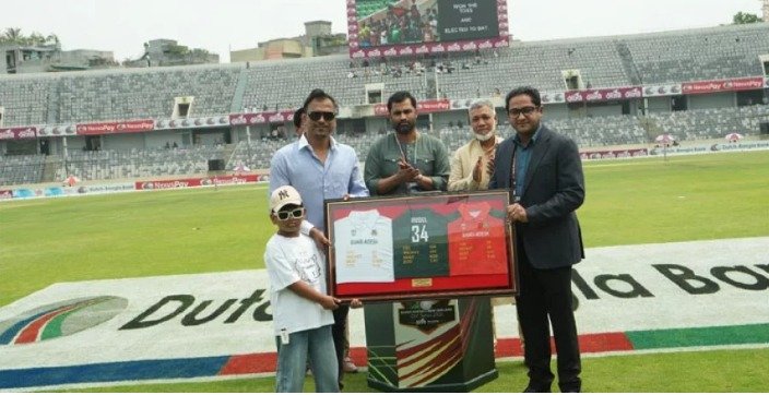 আনুষ্ঠানিক সম্মাননা পেলেন পেসার রুবেল হোসেন