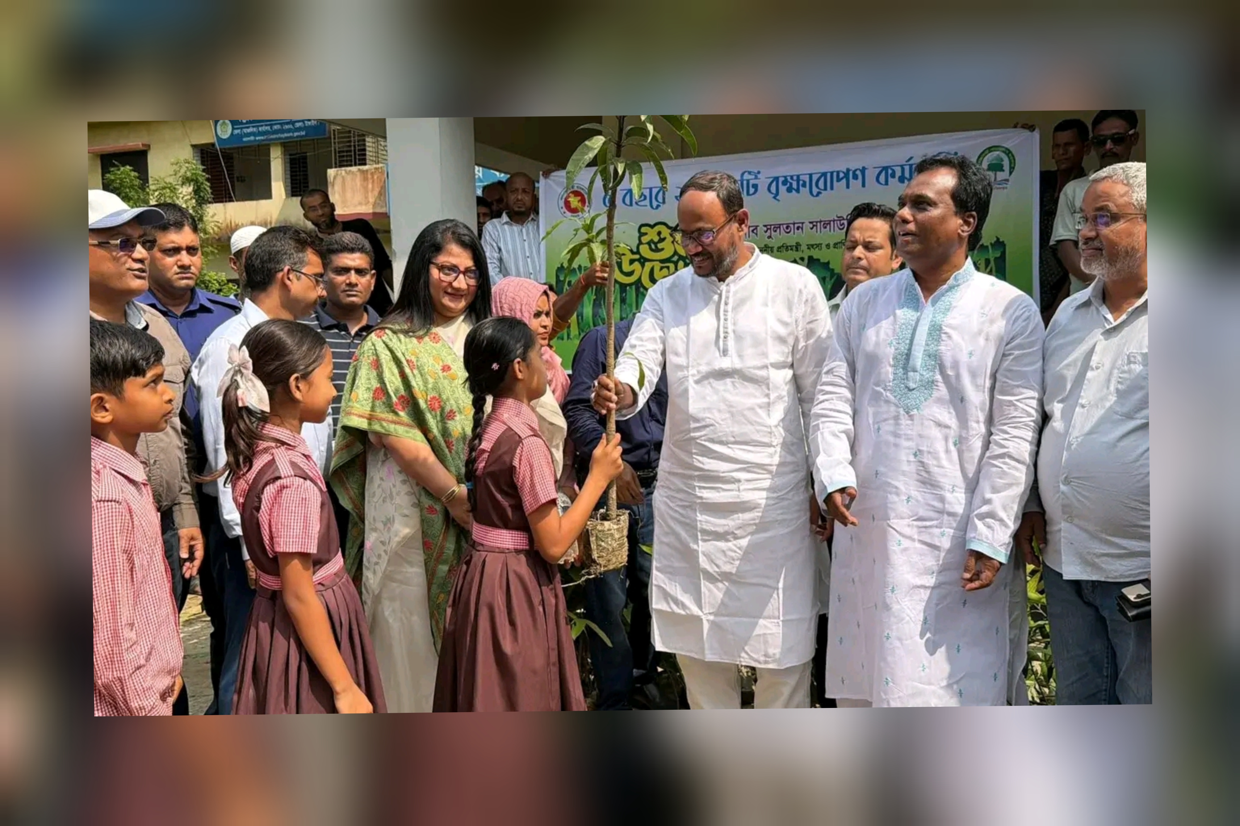 টাঙ্গাইল সদর উপজেলায় বৃক্ষরোপণ কর্মসূচির উদ্বোধন