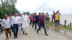 যমুনা নদীর ভাঙনকবলিত এলাকা পরিদর্শনে এমপি অ্যাডভোকেট আব্দুস সালাম পিন্টু