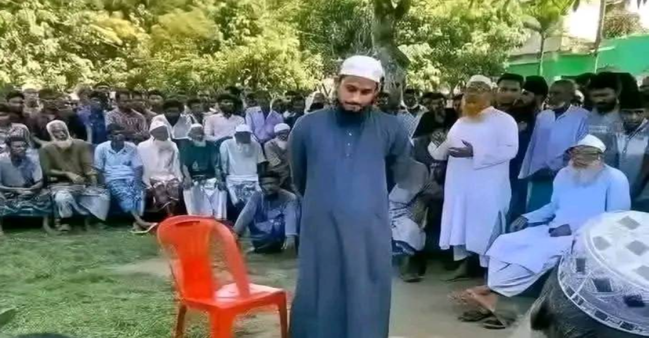 মাদ্রাসা ও ওস্তাদদের সম্মান নিয়ে বিতর্ক – সোশ্যাল মিডিয়ায় ঝড় তুললো এক হৃদয়বিদারক পোস্ট